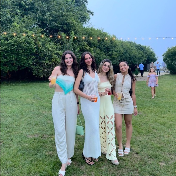 Cream colored & other stories pants. Super wearable, comfortable material. - Picture 8 of 8